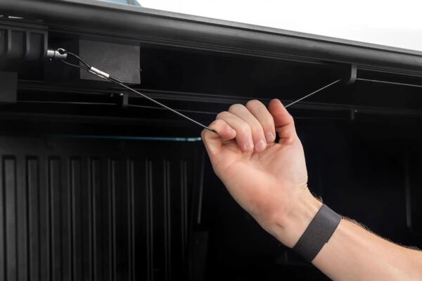 Tapa Plegable Bestcover Tri-Fold  Toyota Hilux DX/SR/SRV D/C 2016-2025 - Imagen 5